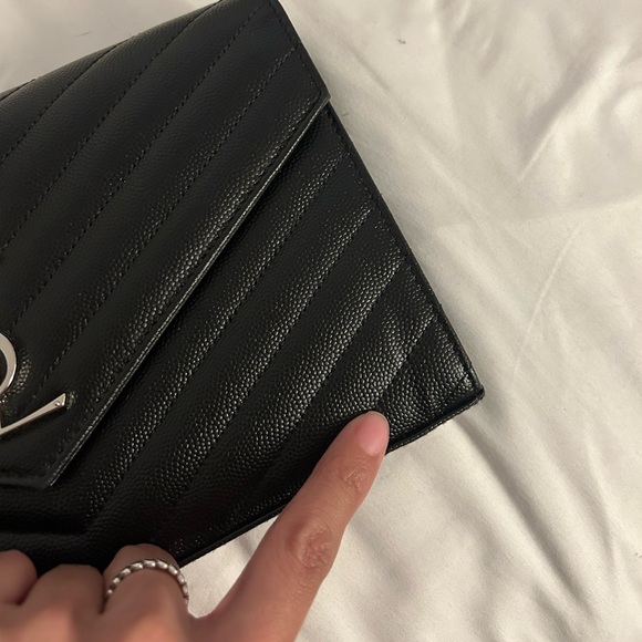 saint laurent cassandre matelasse leather wallet on a chain silver - Picture 7 of 12